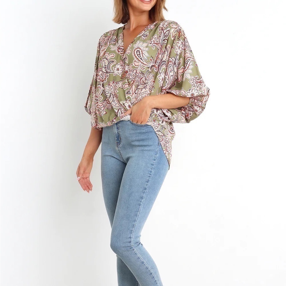 Petal & Pup Kendra Floral Wrap Blouse High Low - Picture 13 of 14